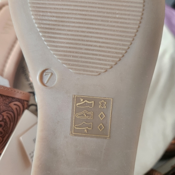 Myra Tooled Slide - Picture 4 of 6